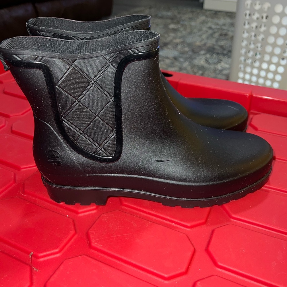 Kamik Black Quilted Ankle Rain Boots